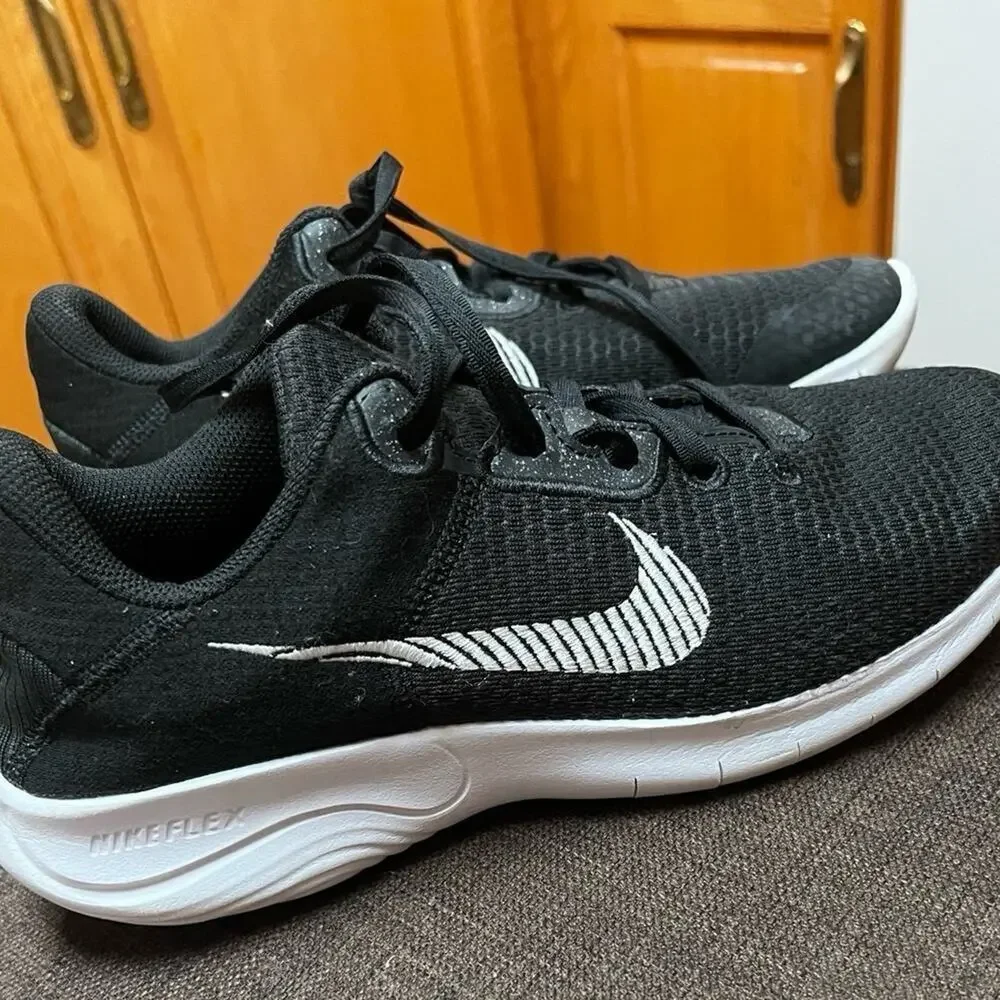 Nike, Flex Experience Run 11, running shoe, lightweight, women's size 8